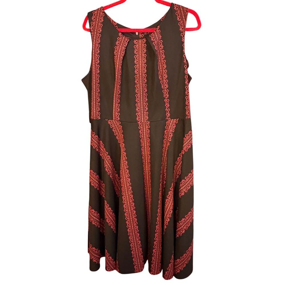 Lucy Womens Fit and Flare Dress Black Red Damask Stripe Sleeveless Knee Length M